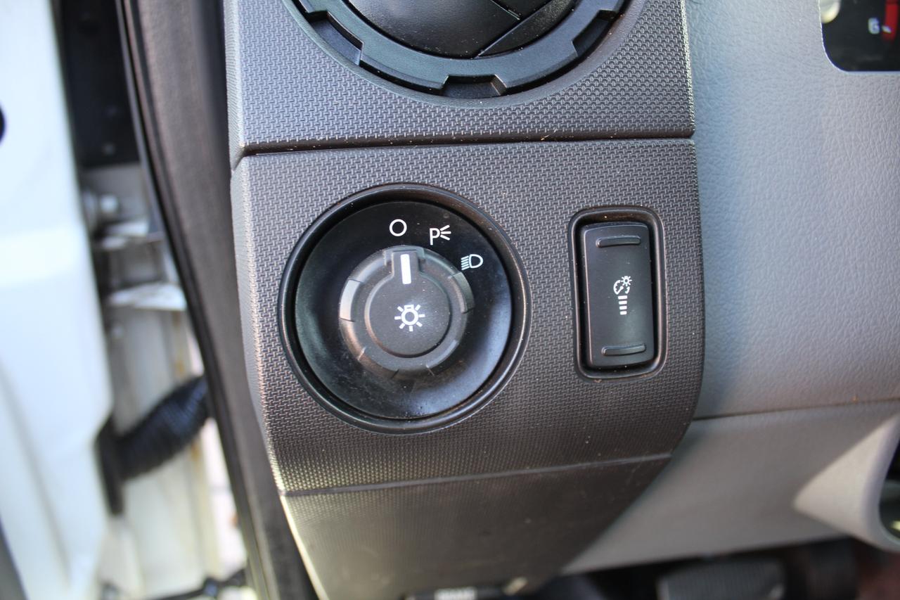 2015 Ford F-550 Super Duty Chassis XL Crane 165 Photo