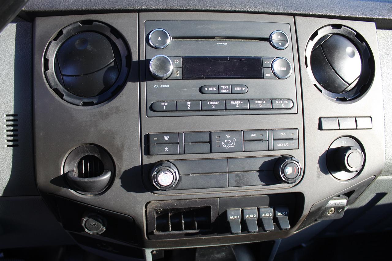 2015 Ford F-550 Super Duty Chassis XL Crane 165 Photo