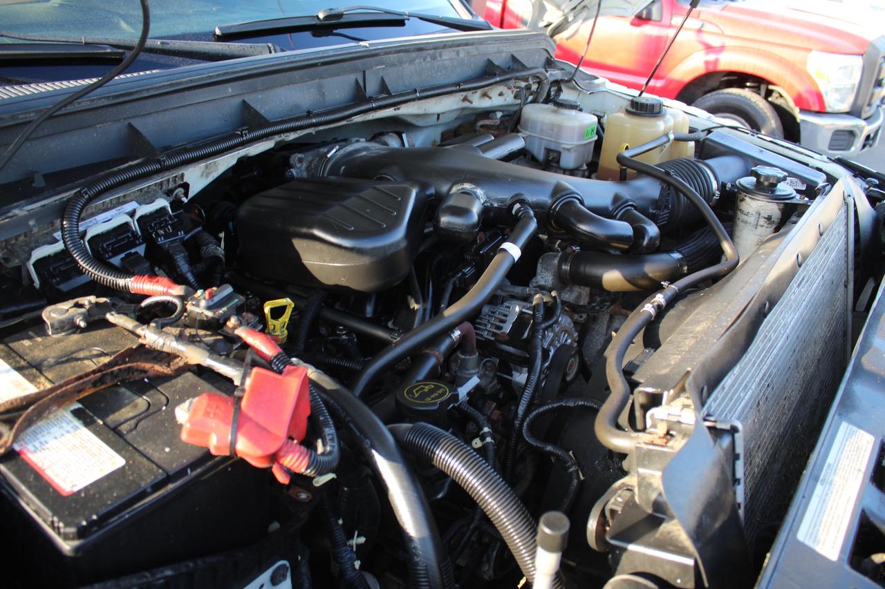 2015 Ford F-550 Super Duty Chassis XL Crane 165 Photo