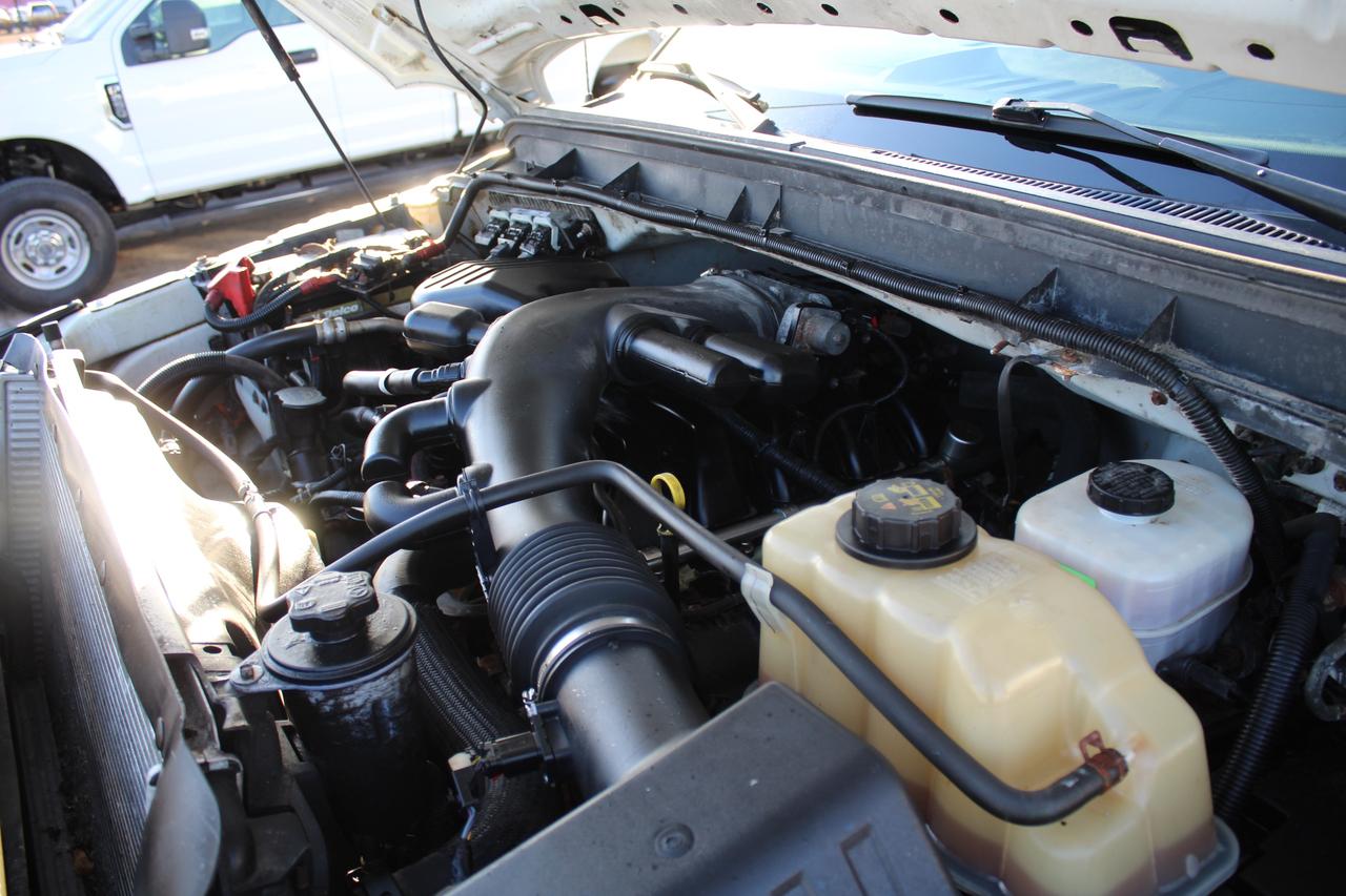 2015 Ford F-550 Super Duty Chassis XL Crane 165 Photo