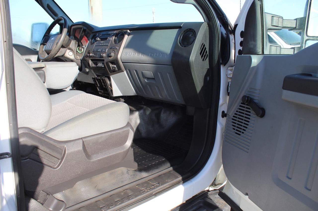 2015 Ford F-550 Super Duty Chassis XL Crane 165 Photo