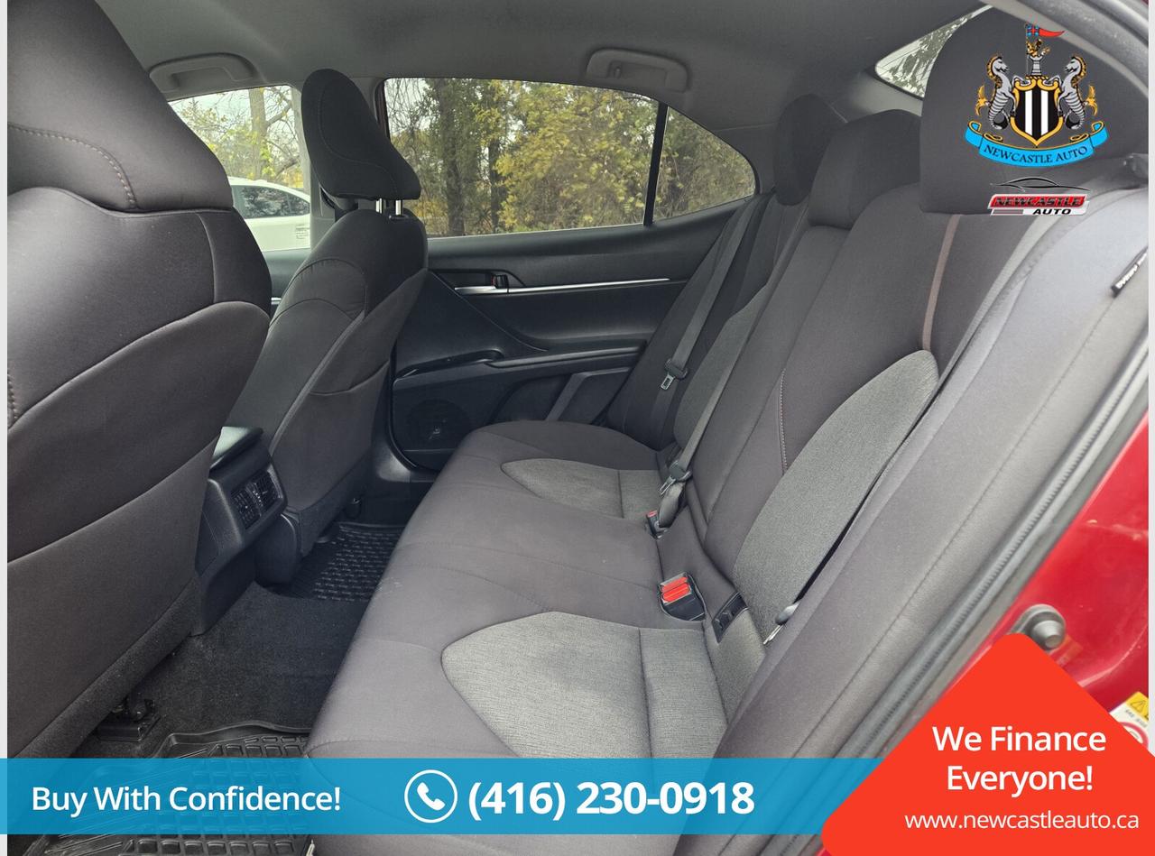 2019 Toyota Camry LE Photo3