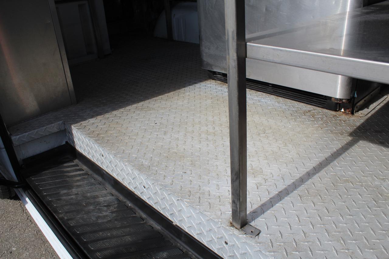 2010 Mercedes-Benz Sprinter 2500 FOOD Mobile Kitchen Photo