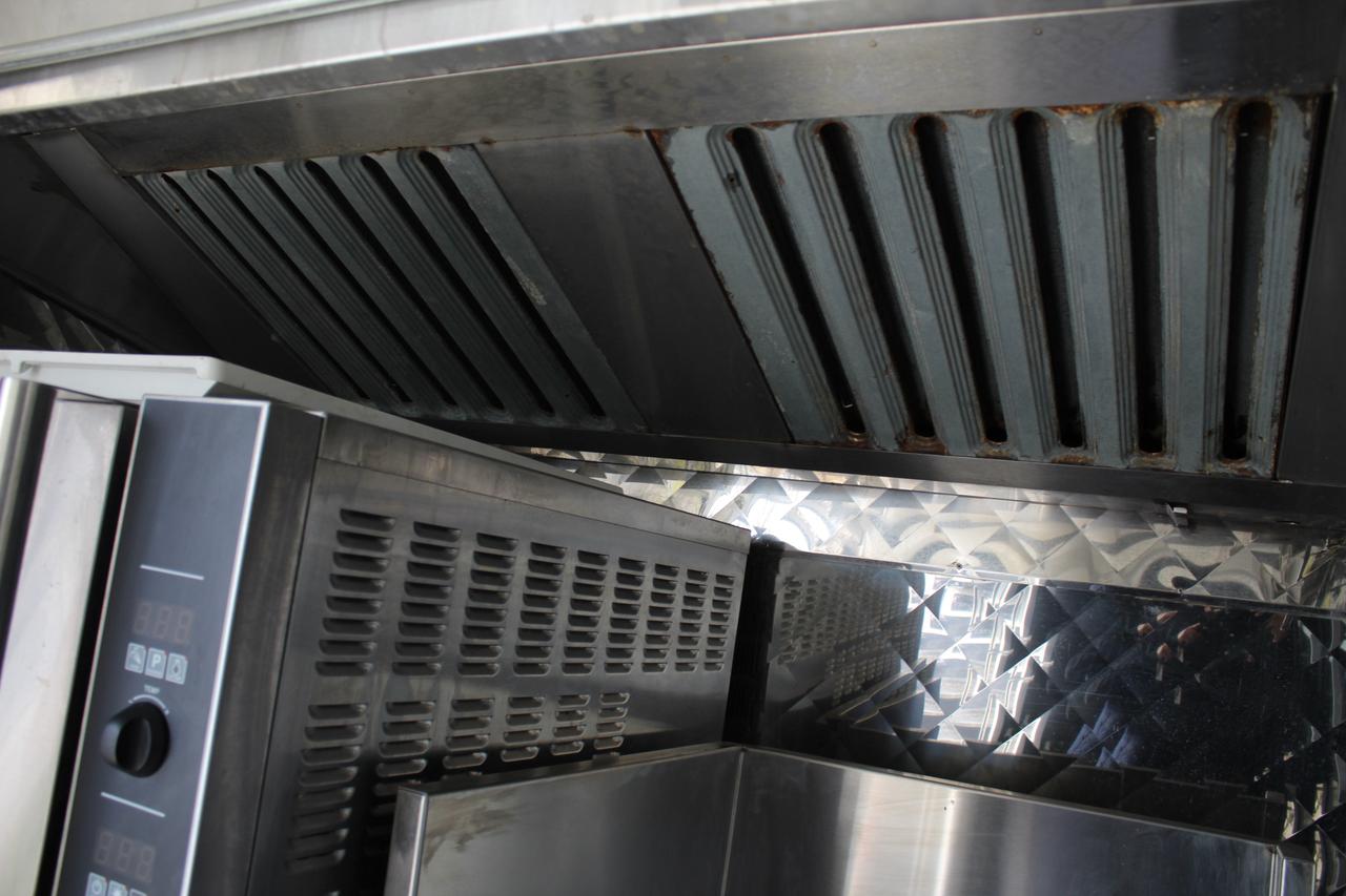 2010 Mercedes-Benz Sprinter 2500 FOOD Mobile Kitchen Photo