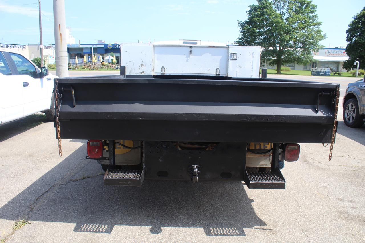 2013 Ford F-550 Super Duty Chassis XL SuperCab 186" Photo