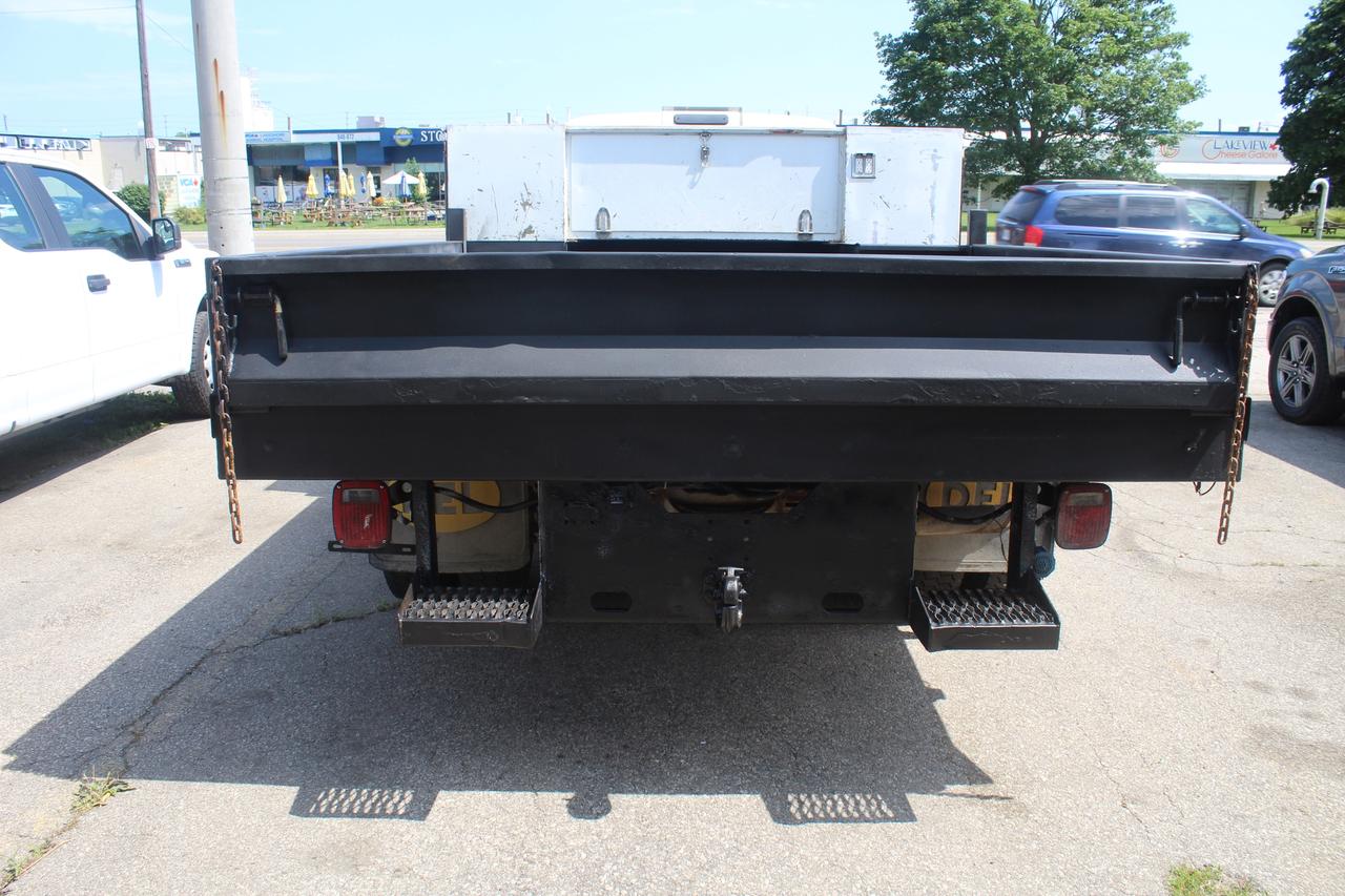 2013 Ford F-550 Super Duty Chassis XL SuperCab 186" Photo