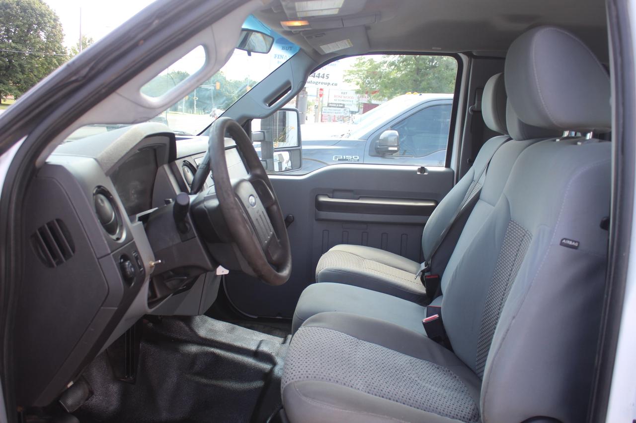 2013 Ford F-550 Super Duty Chassis XL SuperCab 186" Photo