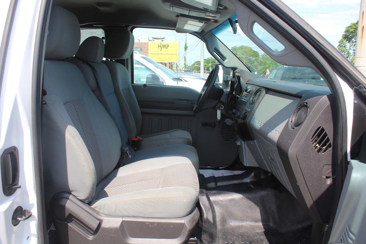 2013 Ford F-550 Super Duty Chassis XL SuperCab 186" Photo