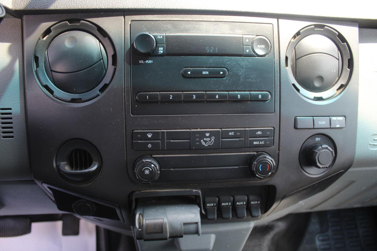 2013 Ford F-550 Super Duty Chassis XL SuperCab 186" Photo