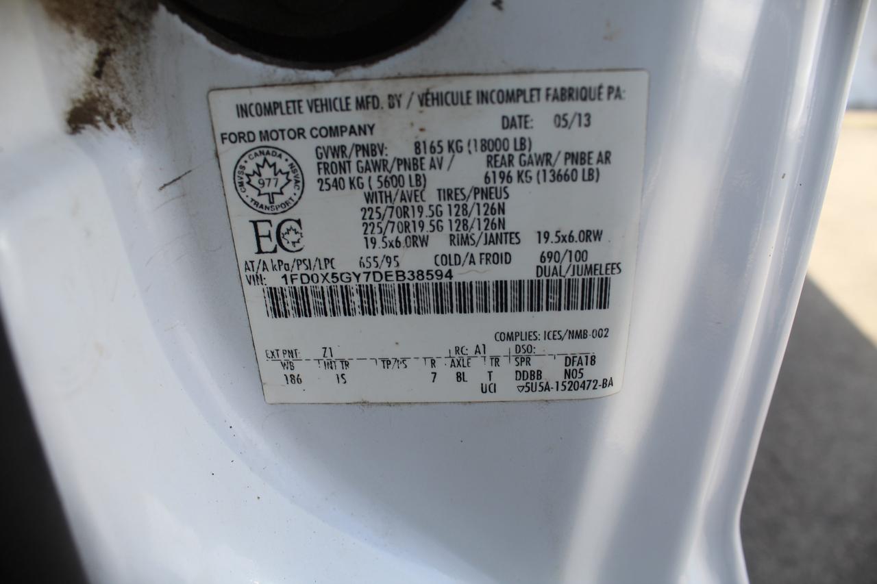 2013 Ford F-550 Super Duty Chassis XL SuperCab 186" Photo