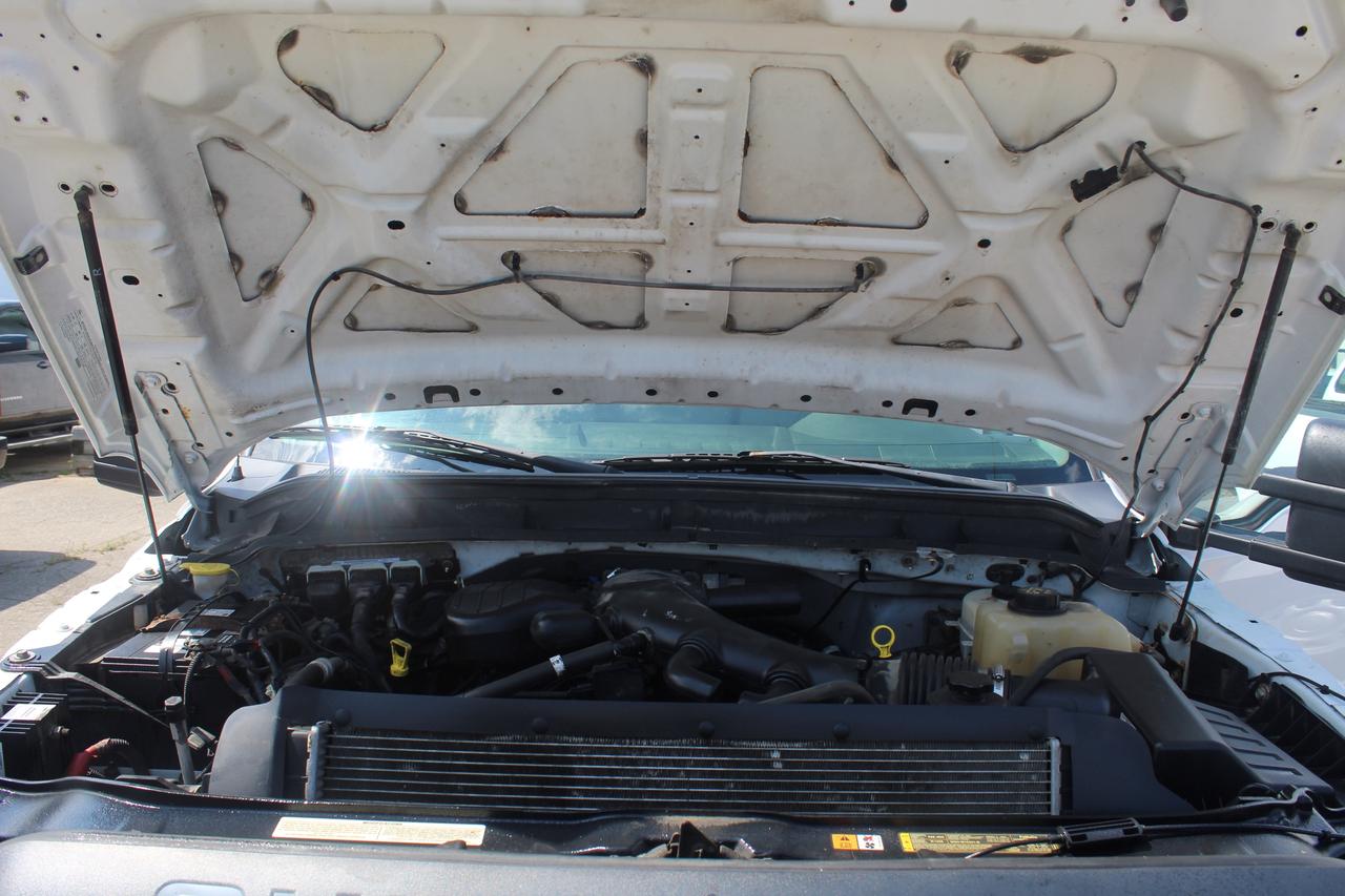 2013 Ford F-550 Super Duty Chassis XL SuperCab 186" Photo