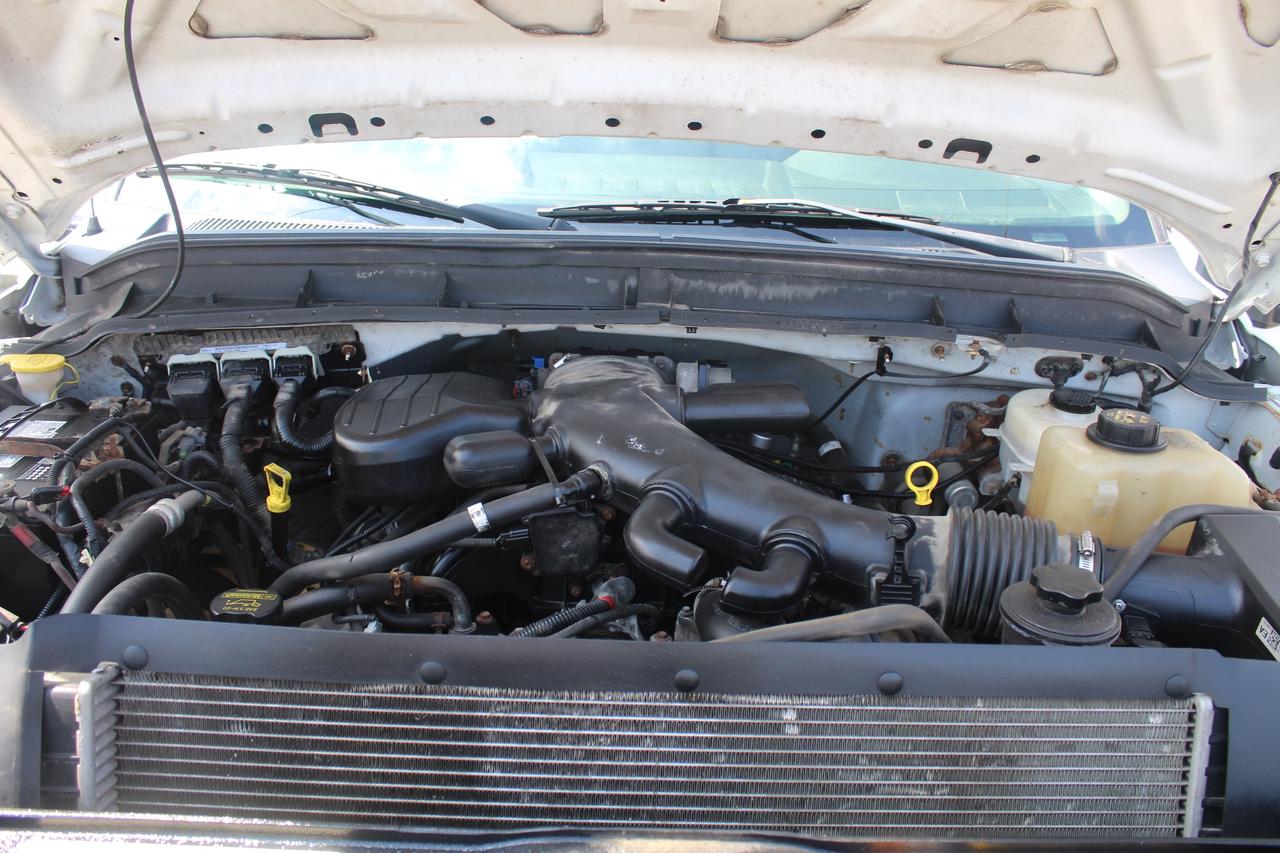 2013 Ford F-550 Super Duty Chassis XL SuperCab 186" Photo