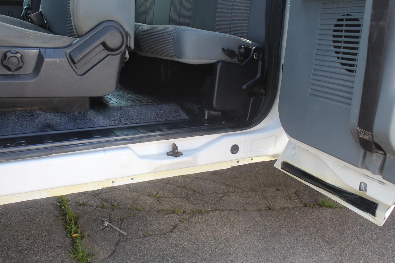 2013 Ford F-550 Super Duty Chassis XL SuperCab 186" Photo