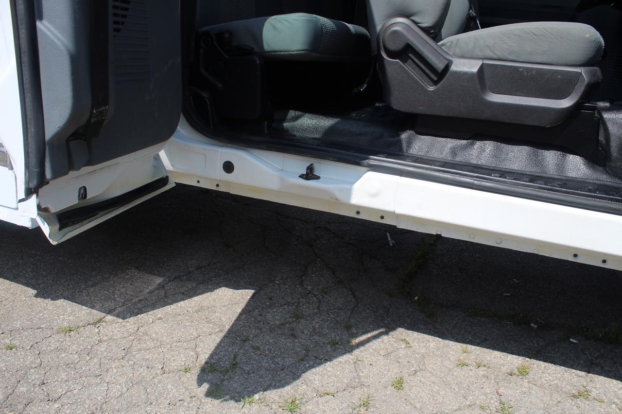 2013 Ford F-550 Super Duty Chassis XL SuperCab 186" Photo