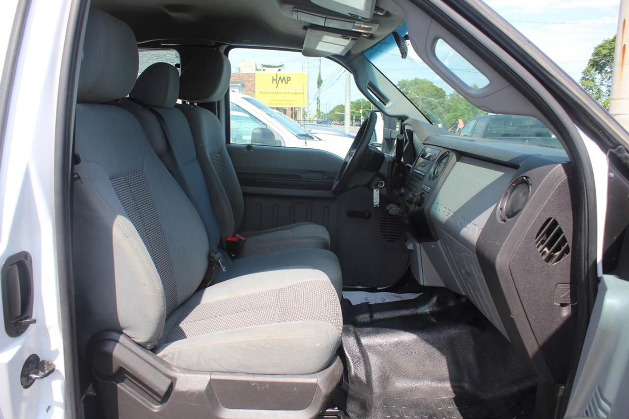 2013 Ford F-550 Super Duty Chassis XL SuperCab 186" Photo