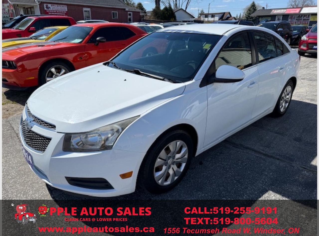 2014 Chevrolet Cruze 1LT Photo0