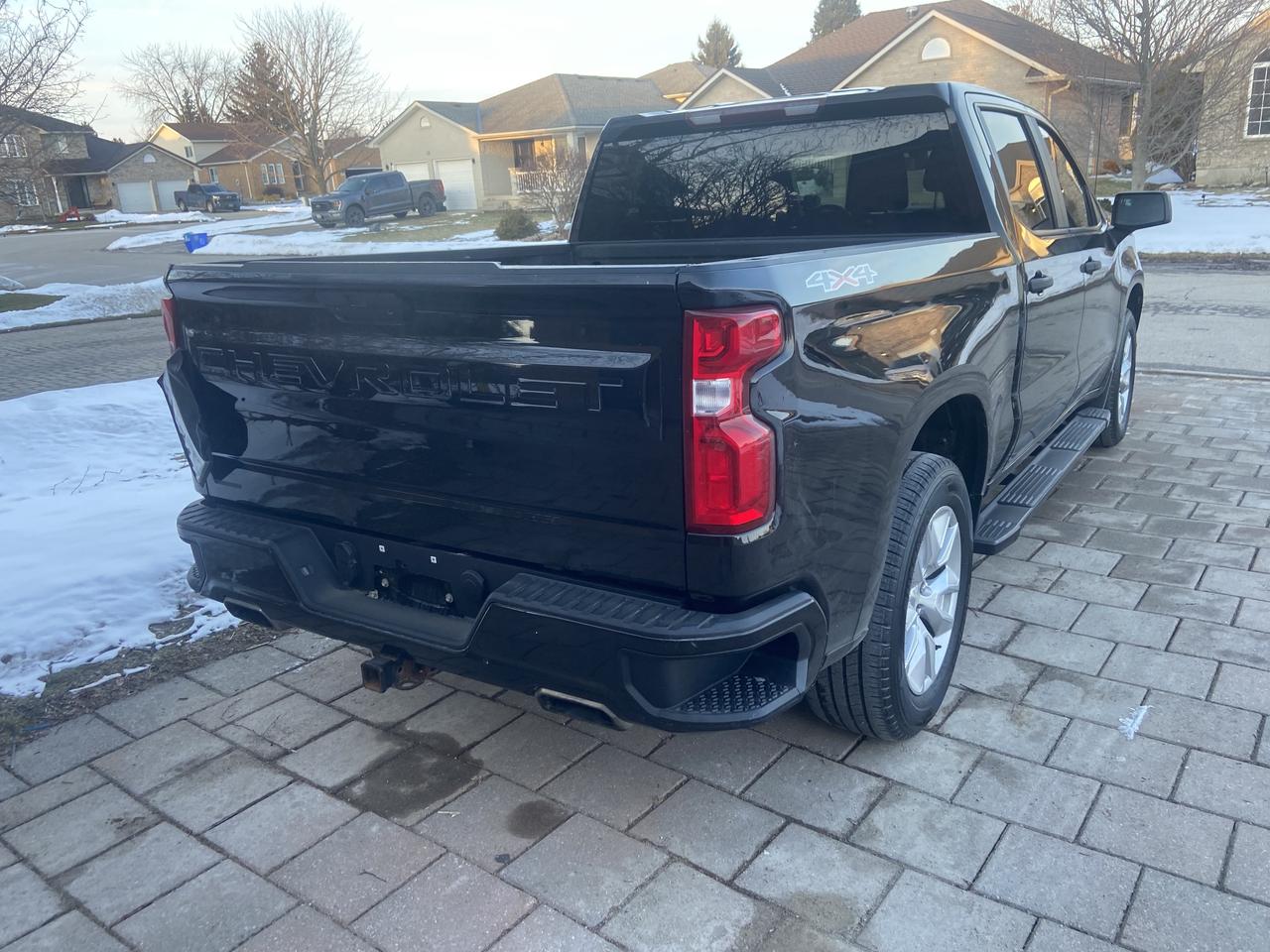 2020 Chevrolet Silverado 1500 Crew Cab Photo3