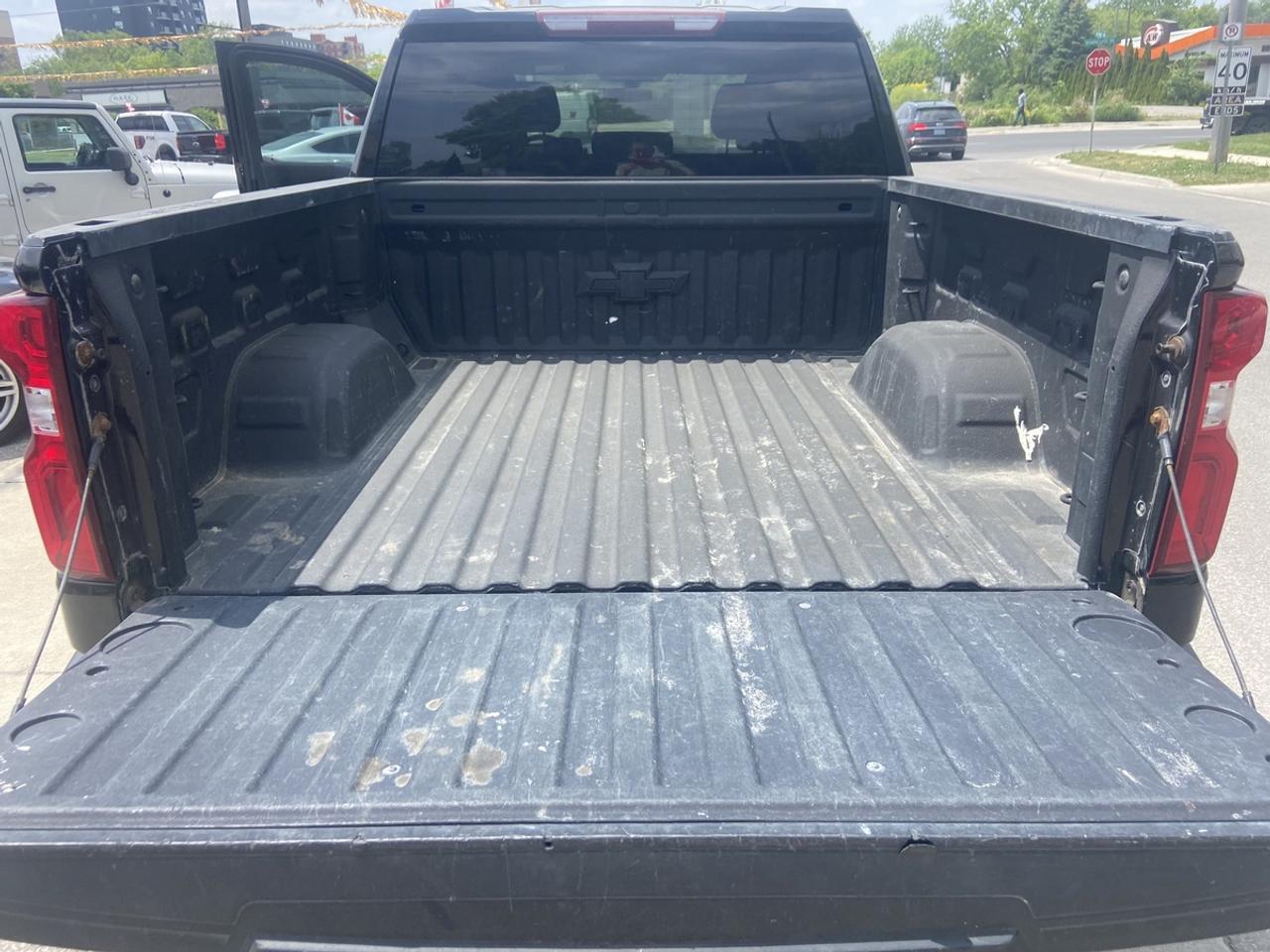 2020 Chevrolet Silverado 1500 CREW CAB 4x4 **2 year LUBRICO WARRANTY** Photo