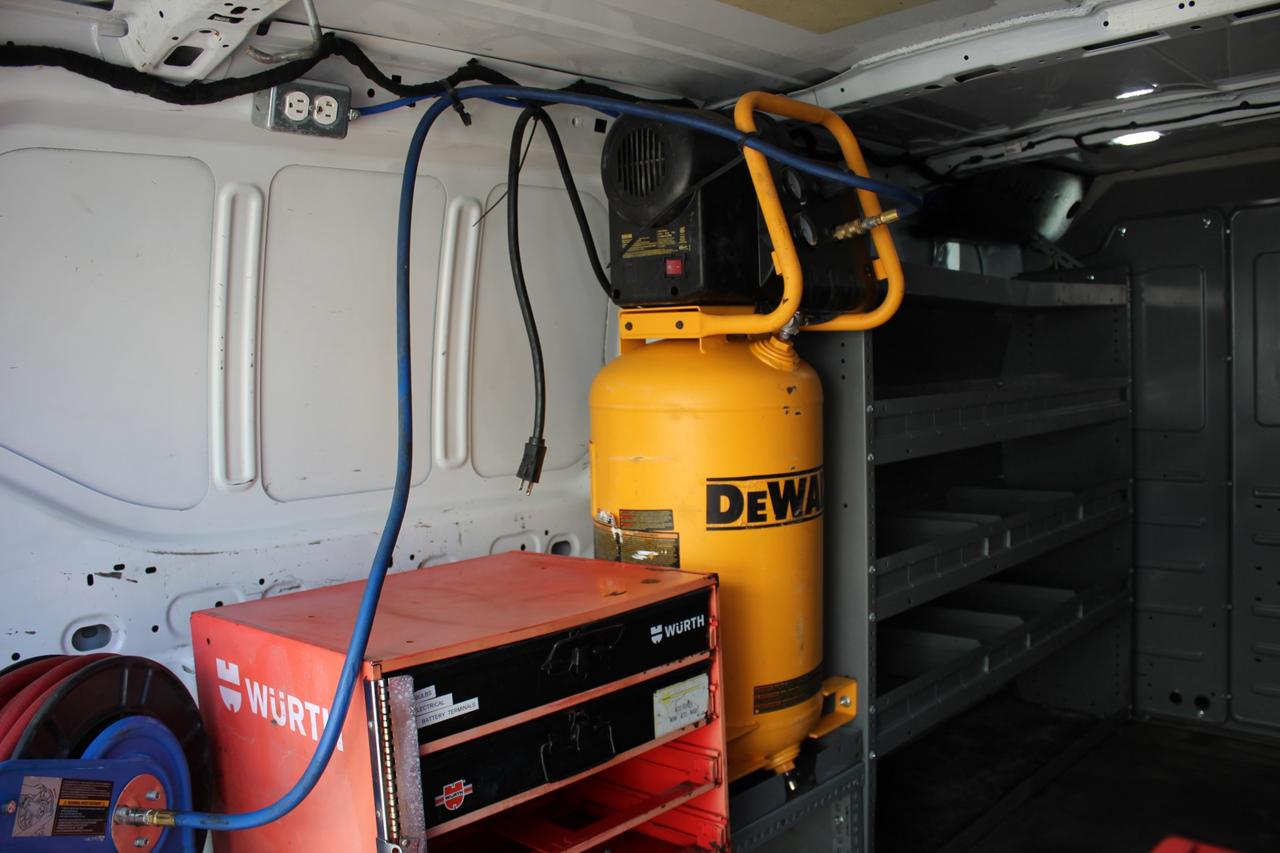 2020 Ford Transit 250 Van 130" Leatherette B.Cam Divider Air Compr. Photo