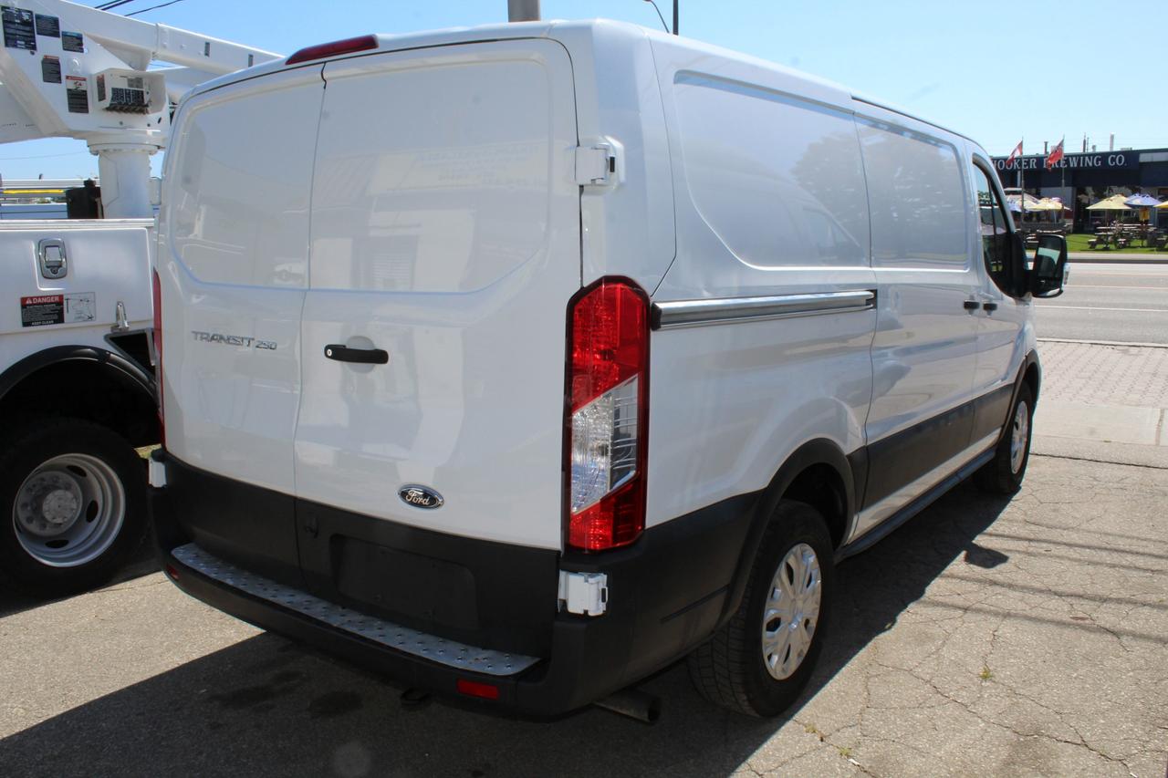 2020 Ford Transit 250 Van 130" Leatherette B.Cam Divider Air Compr. Photo