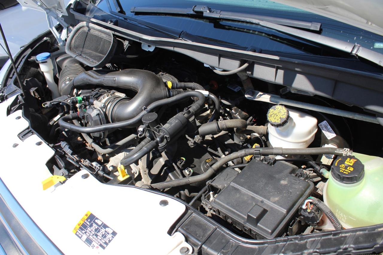 2020 Ford Transit 250 Van 130" Leatherette B.Cam Divider Air Compr. Photo