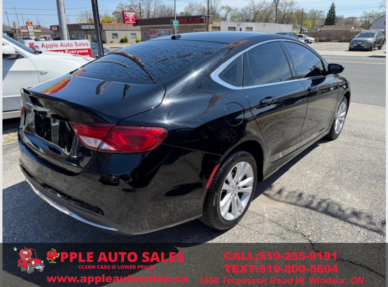 2016 Chrysler 200 Limited Photo3