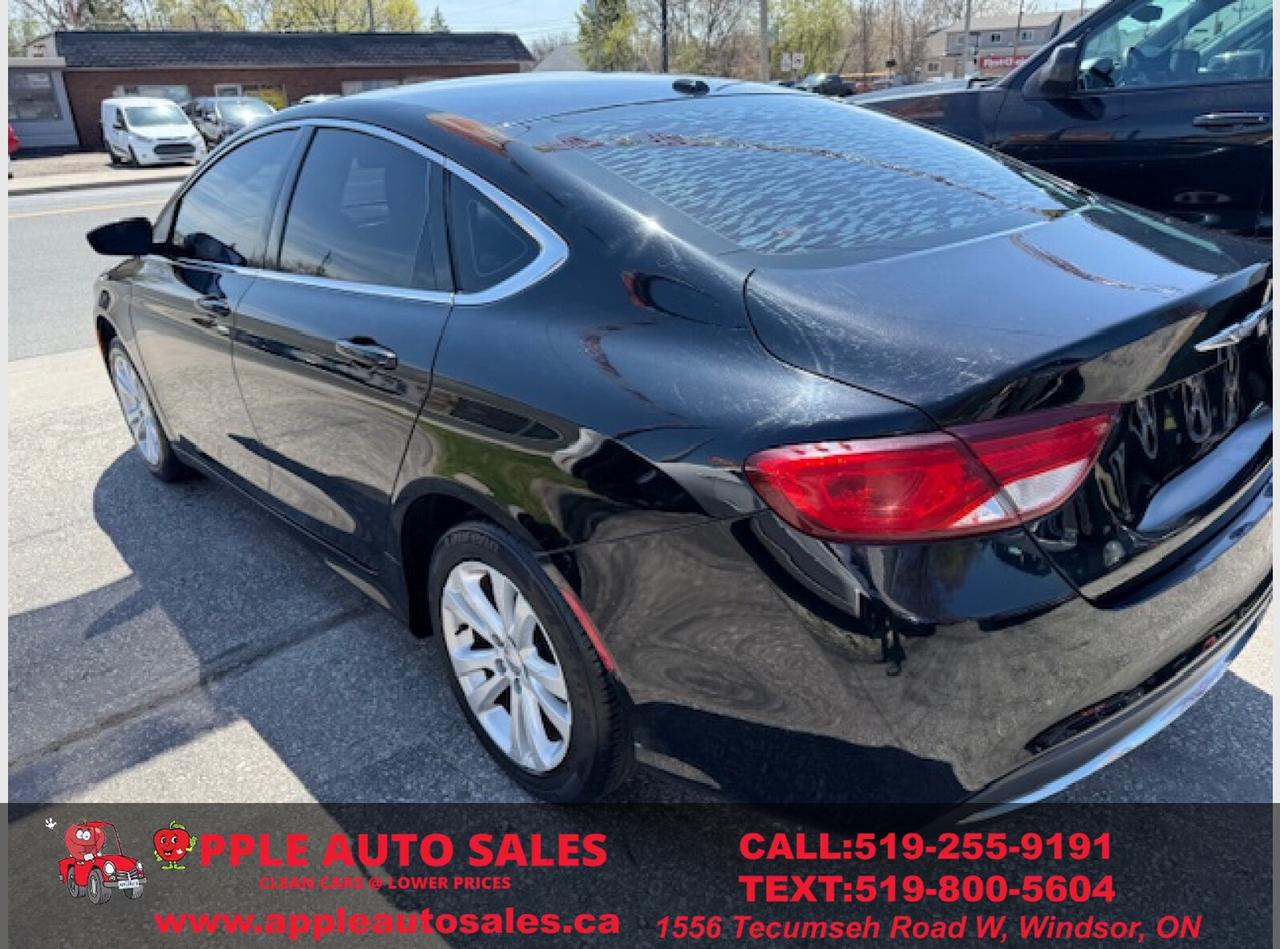 2016 Chrysler 200 Limited Photo4