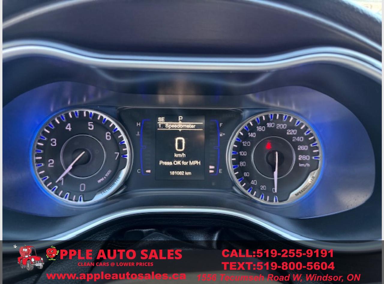 2016 Chrysler 200 Limited Photo