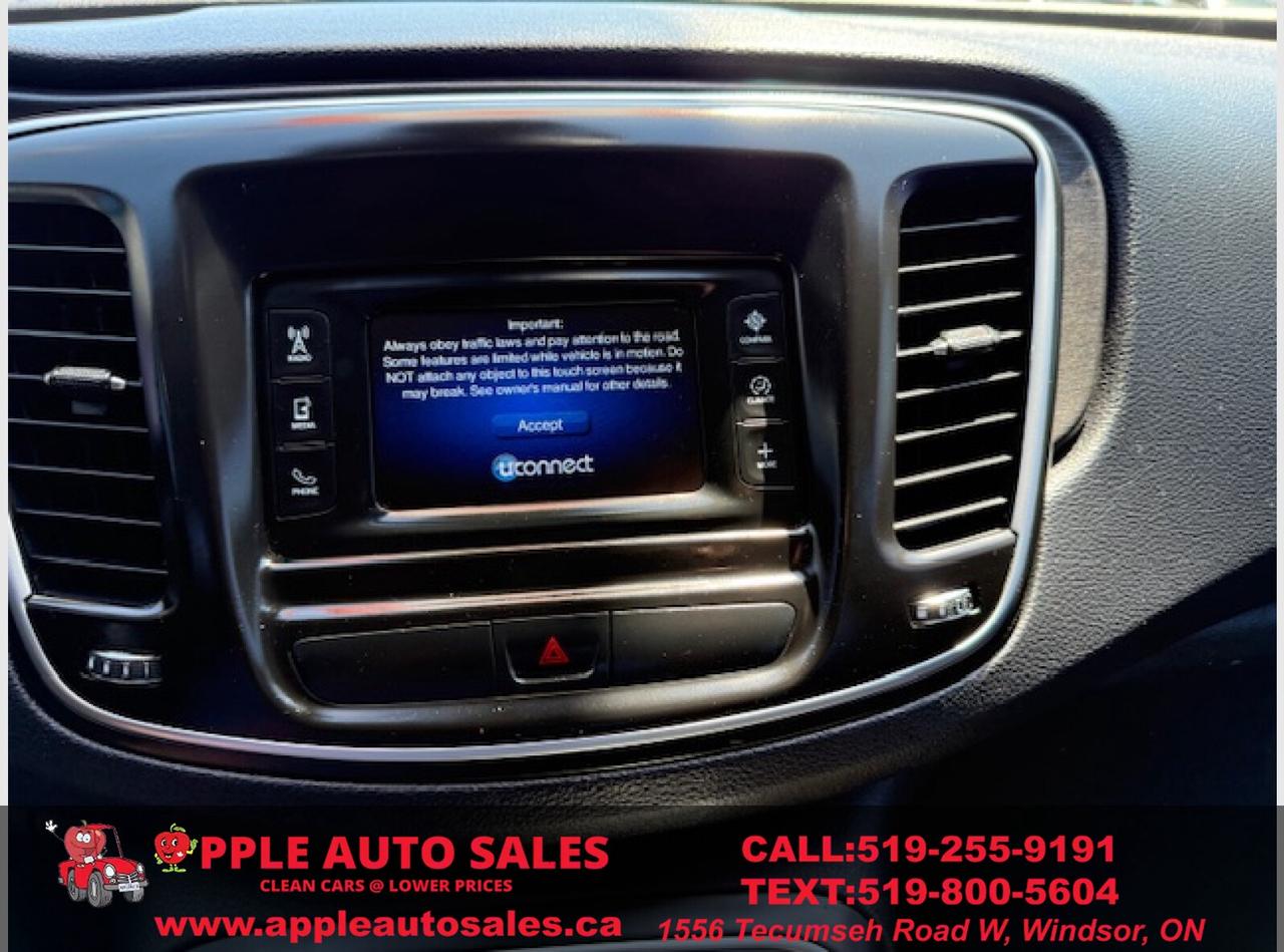 2016 Chrysler 200 Limited Photo