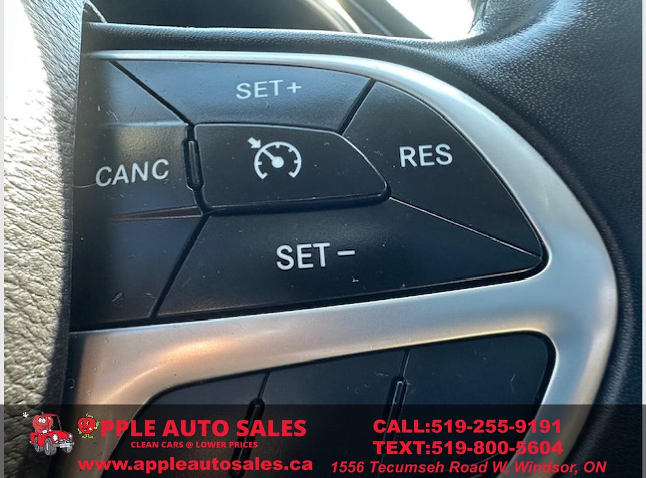 2016 Chrysler 200 Limited Photo