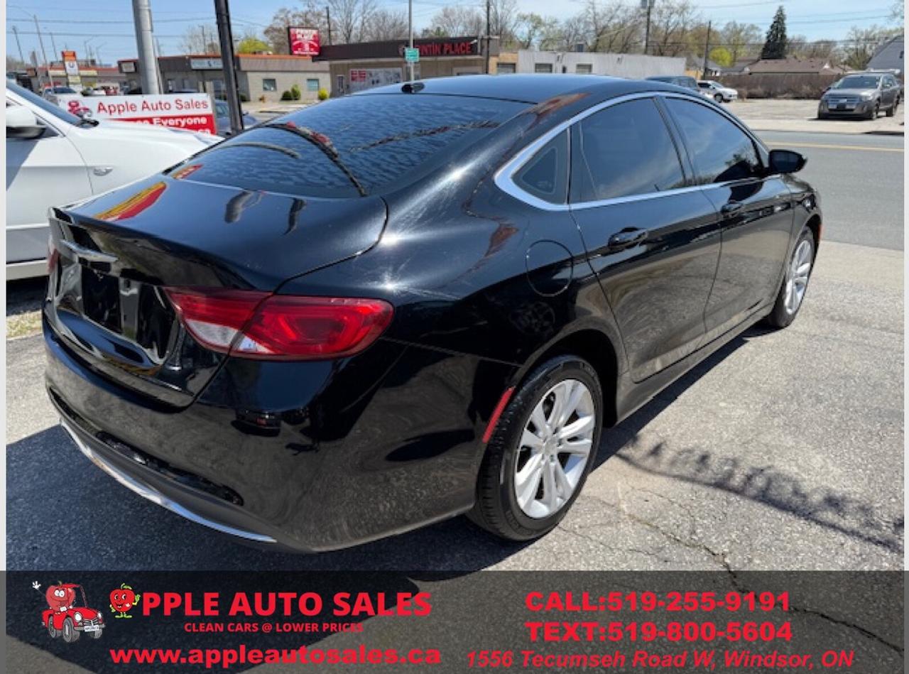 2016 Chrysler 200 Limited Photo