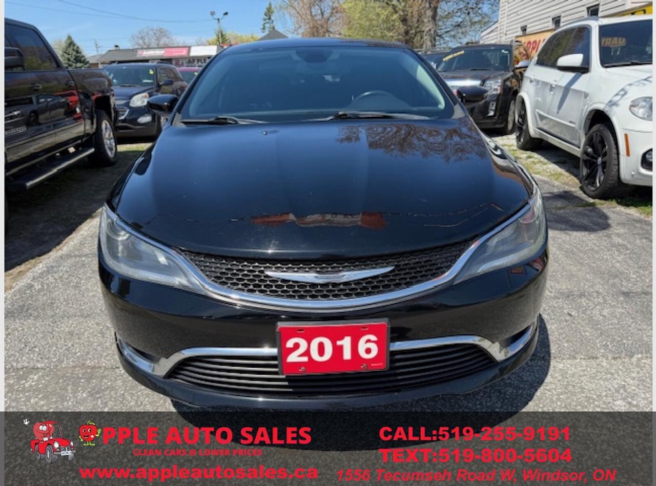 2016 Chrysler 200 Limited Photo5