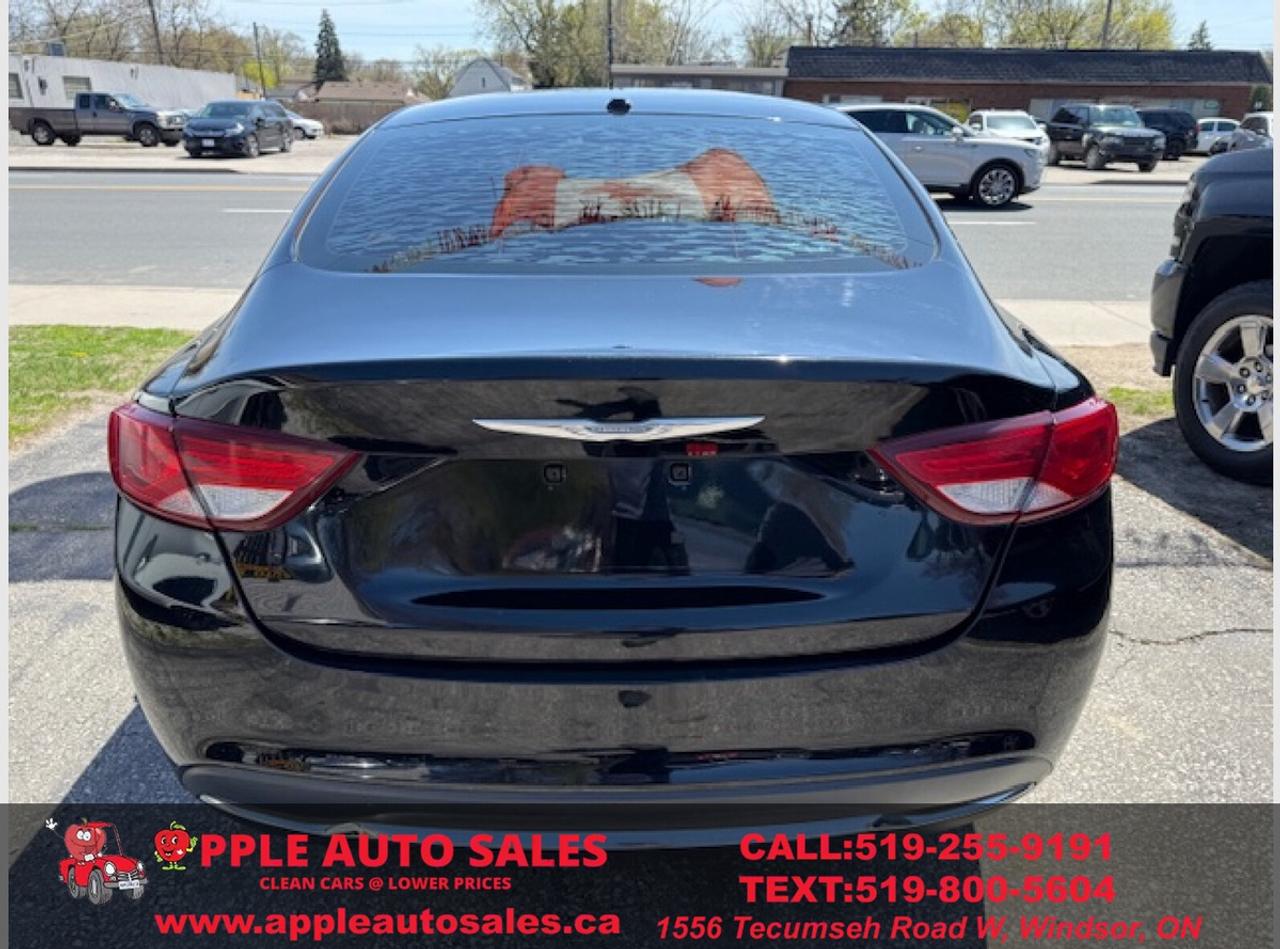 2016 Chrysler 200 Limited Photo