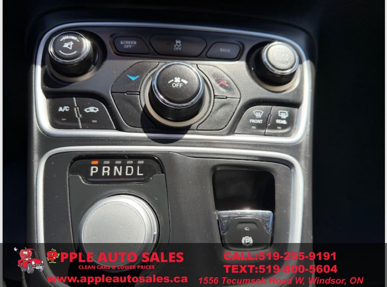 2016 Chrysler 200 Limited Photo