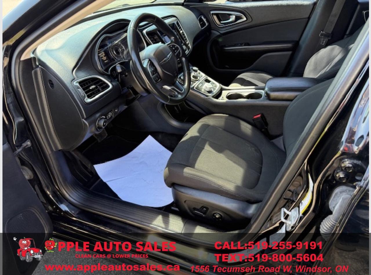 2016 Chrysler 200 Limited Photo