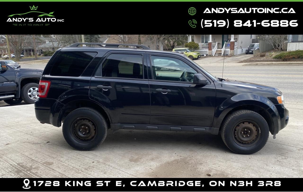 2011 Ford Escape XLT ! ONE OWNER ! NO ACCIDENTS ! Photo