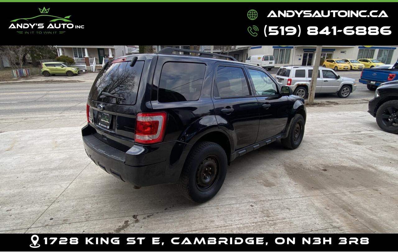 2011 Ford Escape XLT ! ONE OWNER ! NO ACCIDENTS ! Photo4