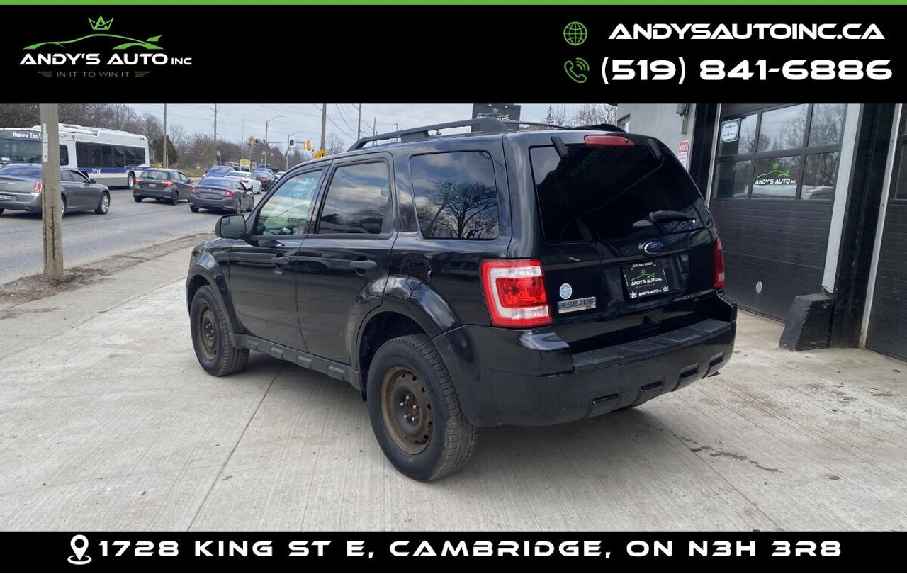 2011 Ford Escape XLT ! ONE OWNER ! NO ACCIDENTS ! Photo