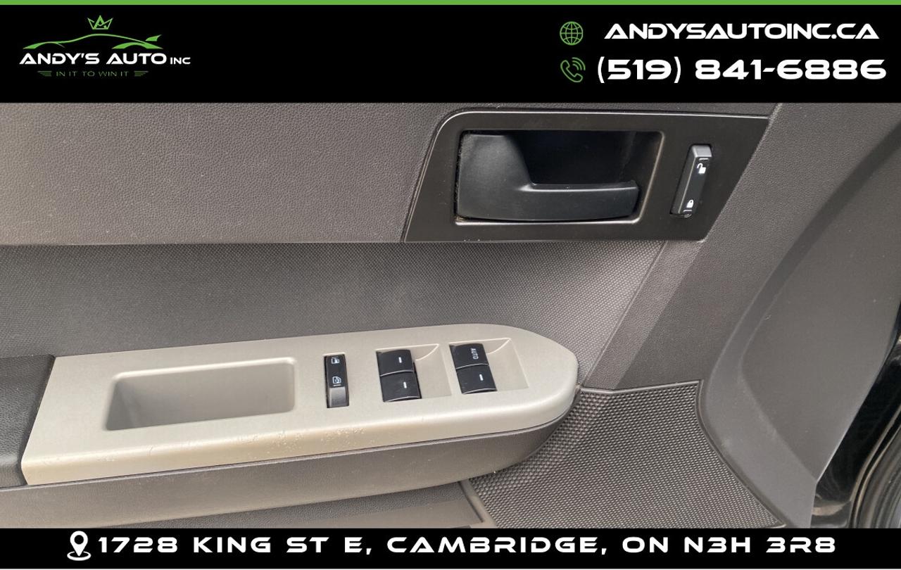 2011 Ford Escape XLT ! ONE OWNER ! NO ACCIDENTS ! Photo