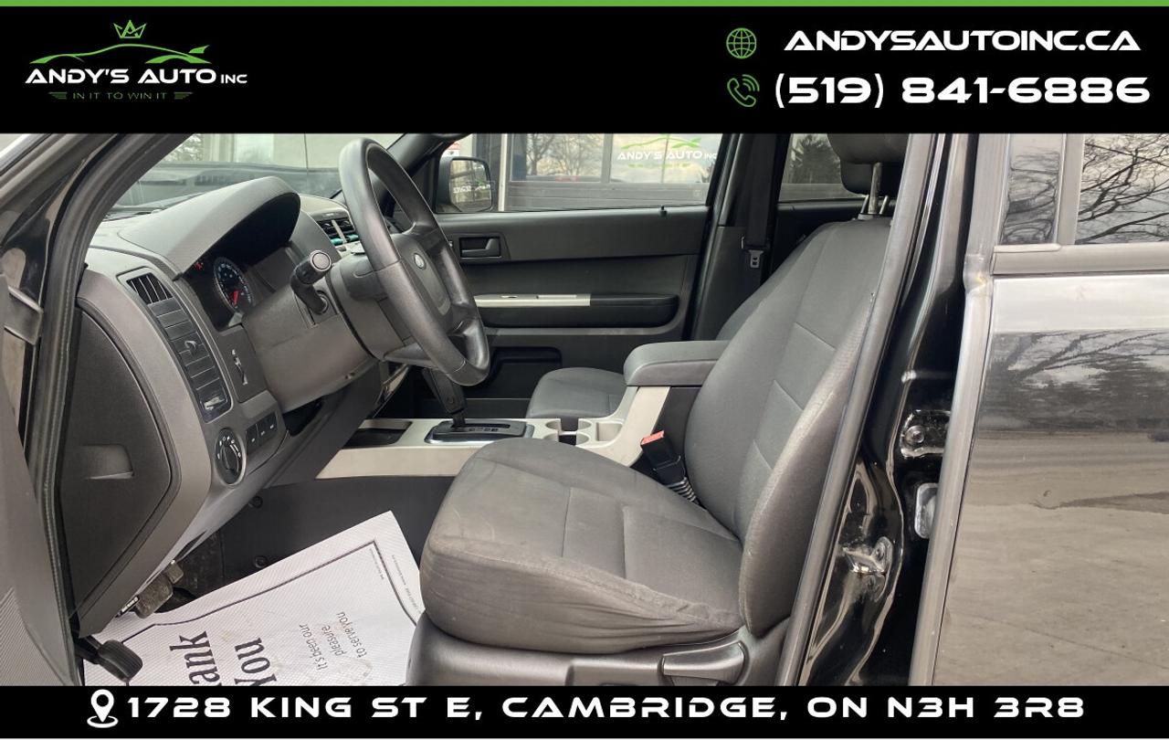 2011 Ford Escape XLT ! ONE OWNER ! NO ACCIDENTS ! Photo