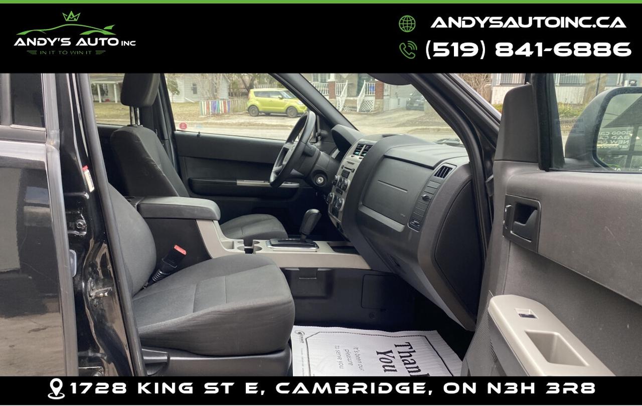 2011 Ford Escape XLT ! ONE OWNER ! NO ACCIDENTS ! Photo