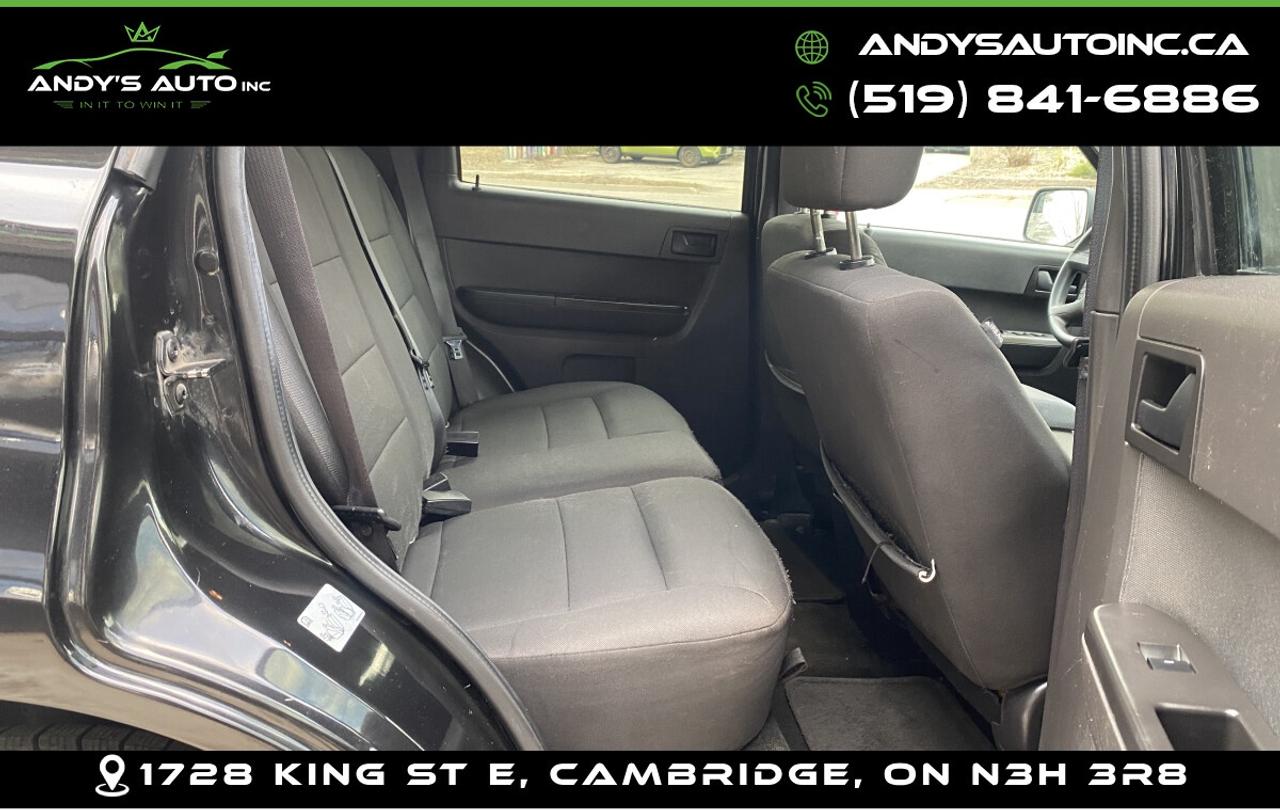 2011 Ford Escape XLT ! ONE OWNER ! NO ACCIDENTS ! Photo