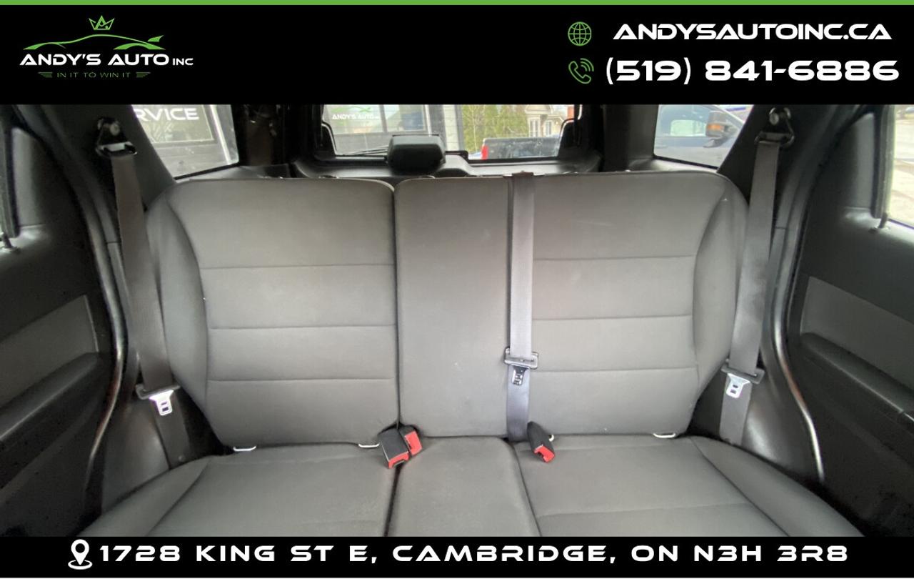 2011 Ford Escape XLT ! ONE OWNER ! NO ACCIDENTS ! Photo