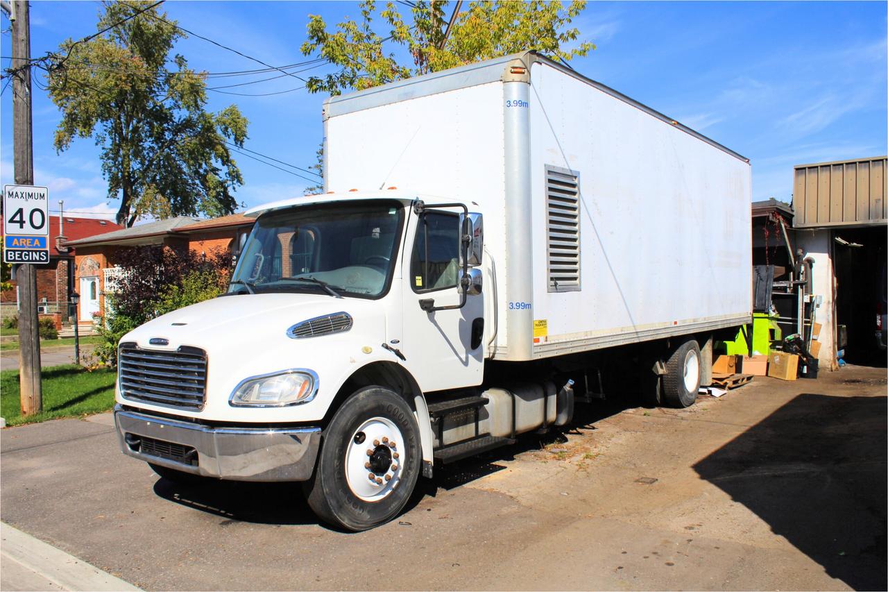 2014 Freightliner M2 106 24ft Box Power lift up gate Photo
