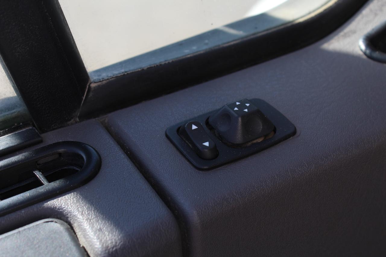 2014 Freightliner M2 106 24ft Box Power lift up gate Photo