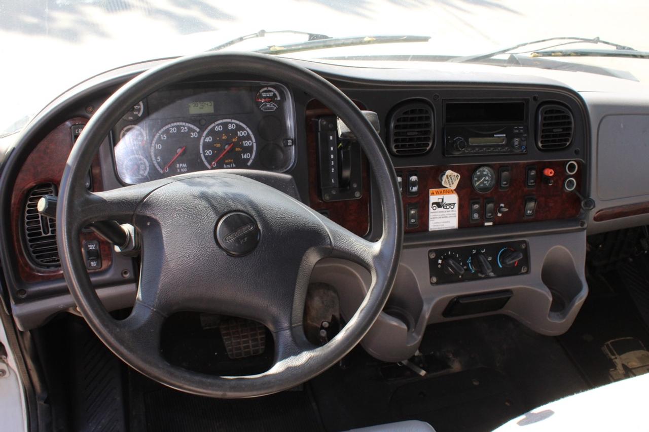 2014 Freightliner M2 106 24ft Box Power lift up gate Photo