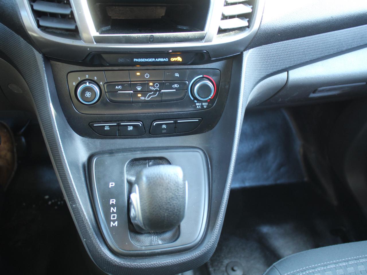 2020 Ford Transit Connect XLT B. Cam Divider Shelving Photo