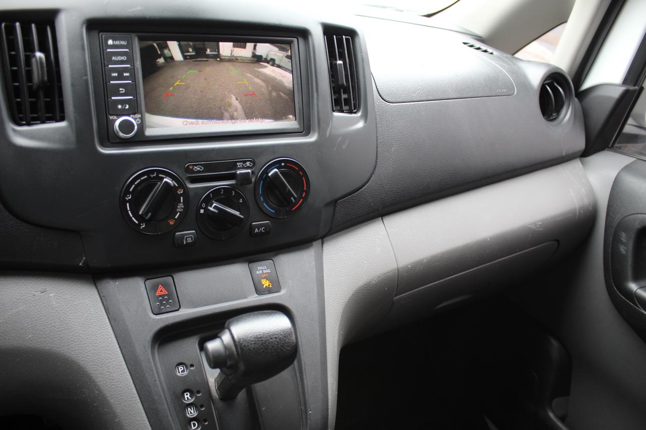 2021 Nissan NV200 SV Back Cam, Rear parking sensors Divider Photo