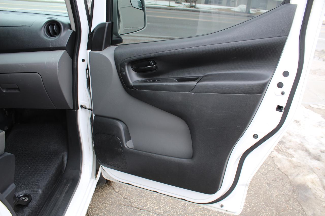 2021 Nissan NV200 SV Back Cam, Rear parking sensors Divider Photo