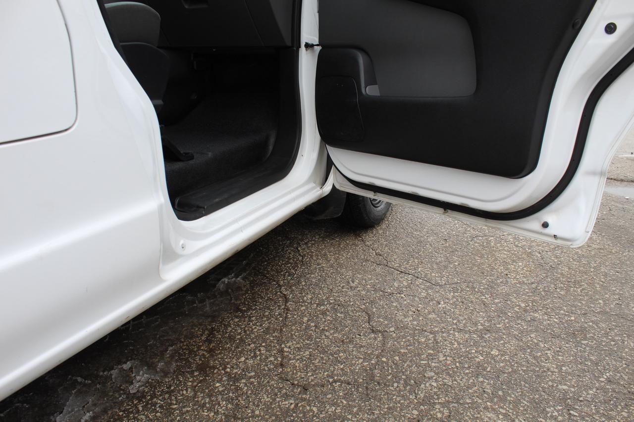 2021 Nissan NV200 SV Back Cam, Rear parking sensors Divider Photo